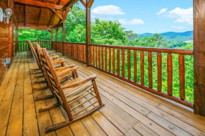 Spacious 4BR w Amazing VIEWS! HOT TUB